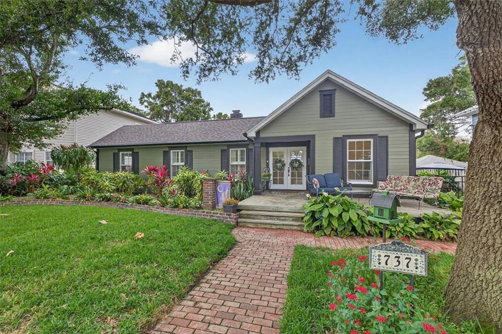 For Sale: $1,495,000 (6 beds, 4 baths, 2255 Square Feet)