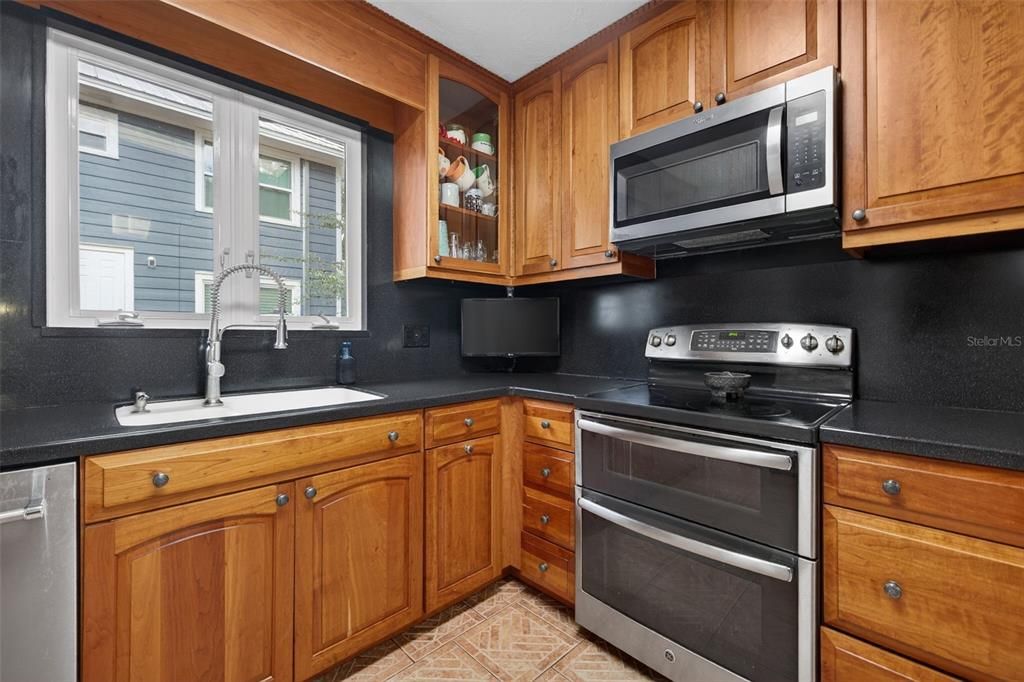 For Sale: $1,495,000 (6 beds, 4 baths, 2255 Square Feet)