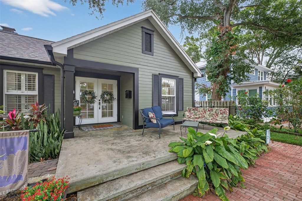 For Sale: $1,495,000 (6 beds, 4 baths, 2255 Square Feet)