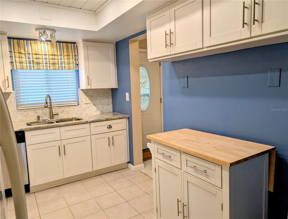 For Sale: $124,900 (2 beds, 2 baths, 1144 Square Feet)