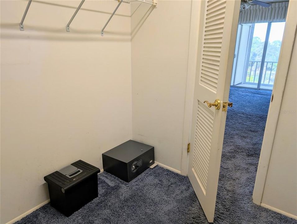 For Sale: $124,900 (2 beds, 2 baths, 1144 Square Feet)