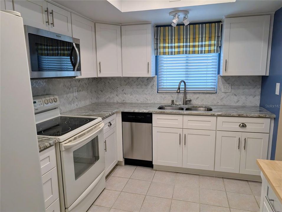 For Sale: $124,900 (2 beds, 2 baths, 1144 Square Feet)
