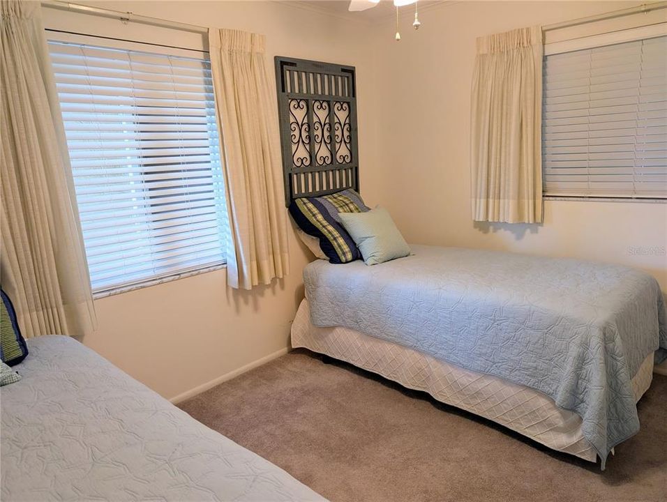 For Sale: $124,900 (2 beds, 2 baths, 1144 Square Feet)