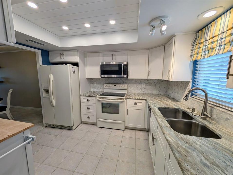 For Sale: $124,900 (2 beds, 2 baths, 1144 Square Feet)