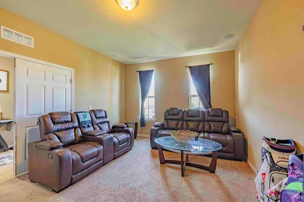 For Sale: $334,900 (3 beds, 2 baths, 1990 Square Feet)