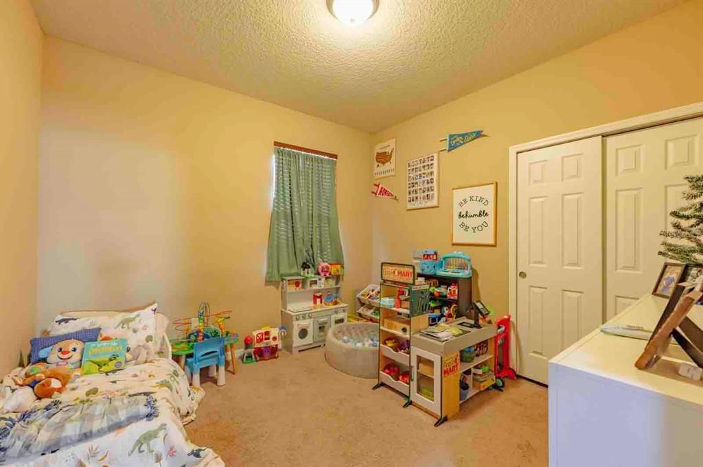 For Sale: $334,900 (3 beds, 2 baths, 1990 Square Feet)