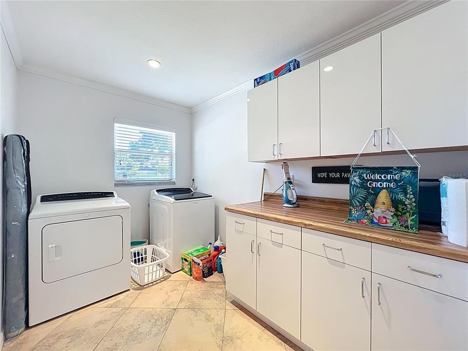 待售: $549,000 (4 贝兹, 3 浴室, 2075 平方英尺)