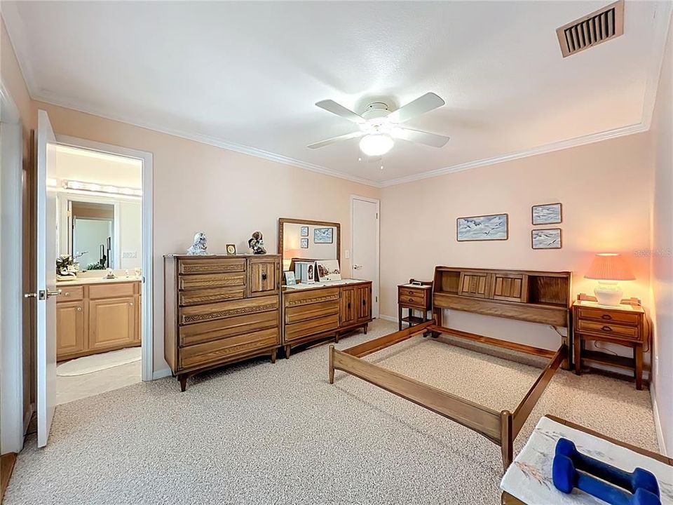 待售: $549,000 (4 贝兹, 3 浴室, 2075 平方英尺)