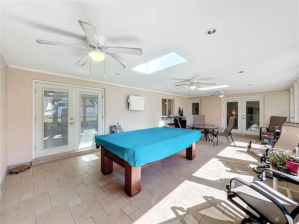 待售: $549,000 (4 贝兹, 3 浴室, 2075 平方英尺)