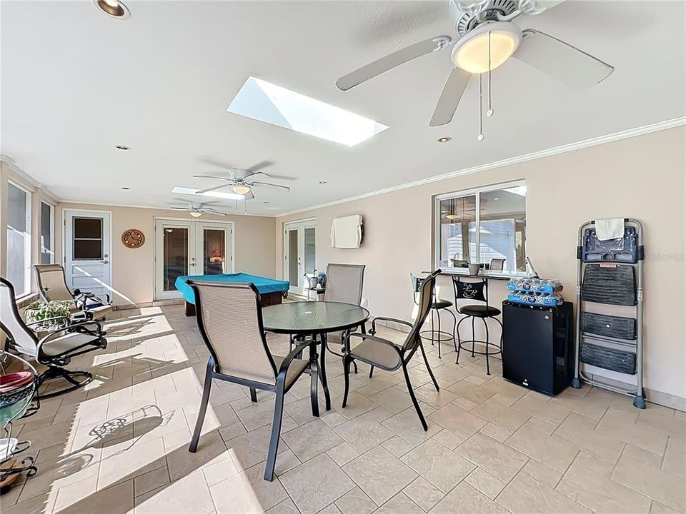 待售: $549,000 (4 贝兹, 3 浴室, 2075 平方英尺)