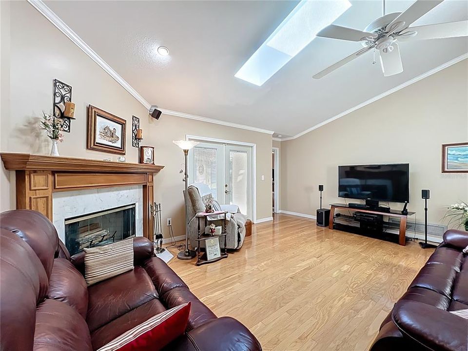 待售: $549,000 (4 贝兹, 3 浴室, 2075 平方英尺)