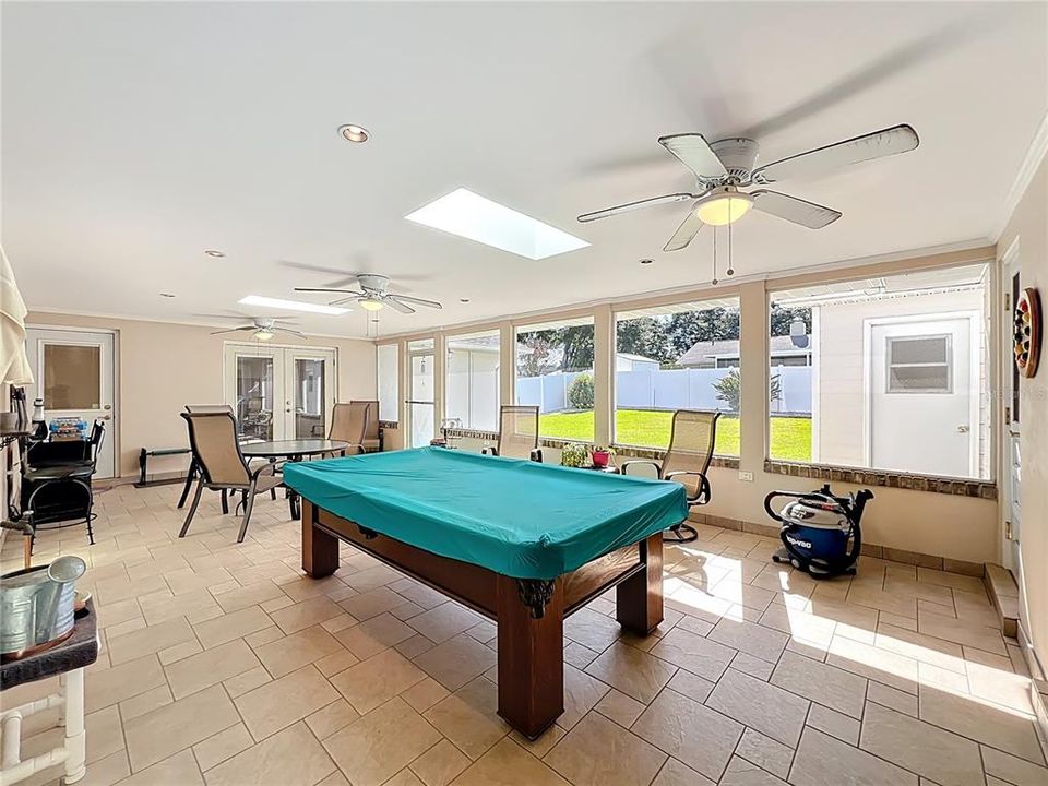 待售: $549,000 (4 贝兹, 3 浴室, 2075 平方英尺)