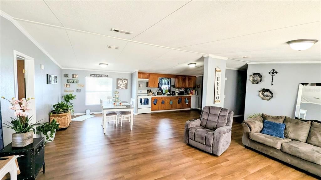 For Rent: $1,500 (4 beds, 2 baths, 1566 Square Feet)