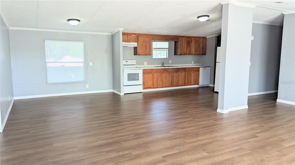 For Rent: $1,500 (4 beds, 2 baths, 1566 Square Feet)