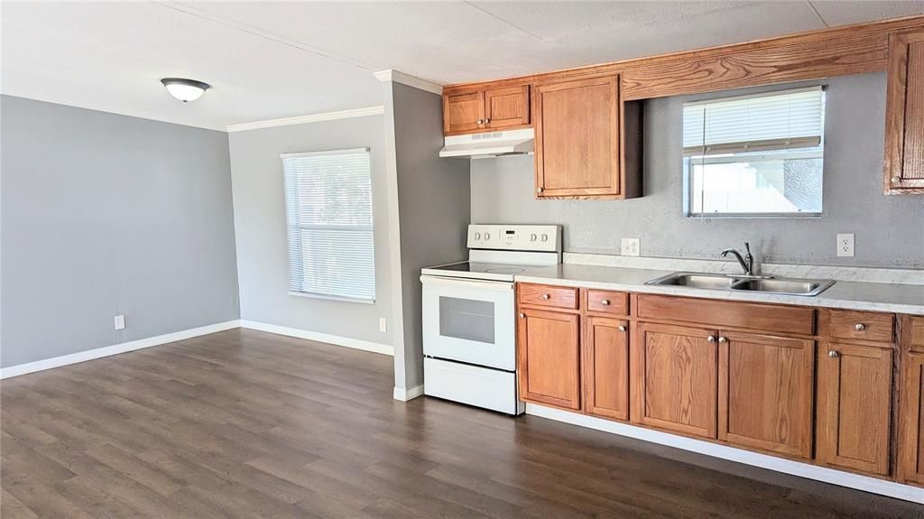 For Rent: $1,500 (4 beds, 2 baths, 1566 Square Feet)