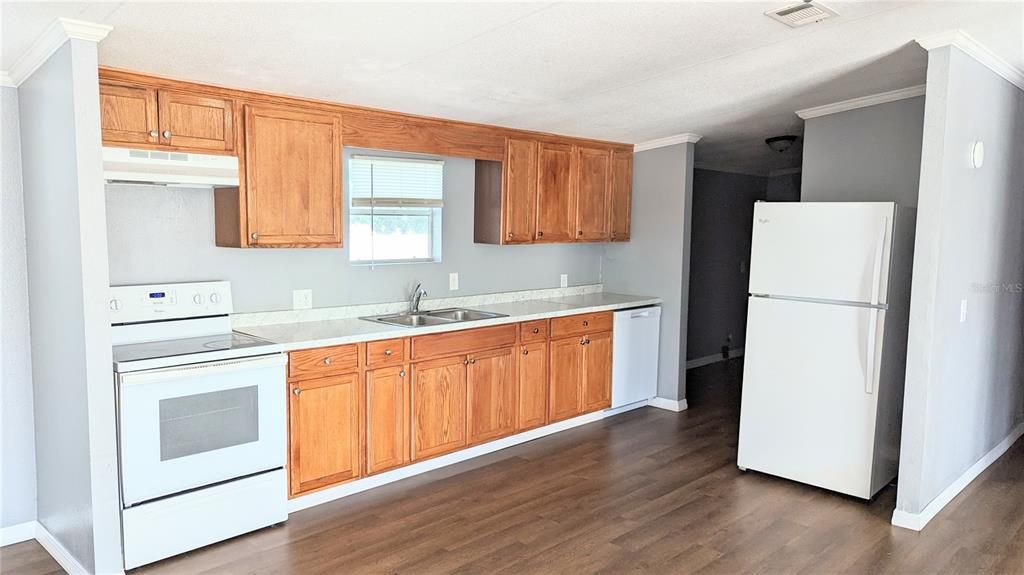 For Rent: $1,500 (4 beds, 2 baths, 1566 Square Feet)