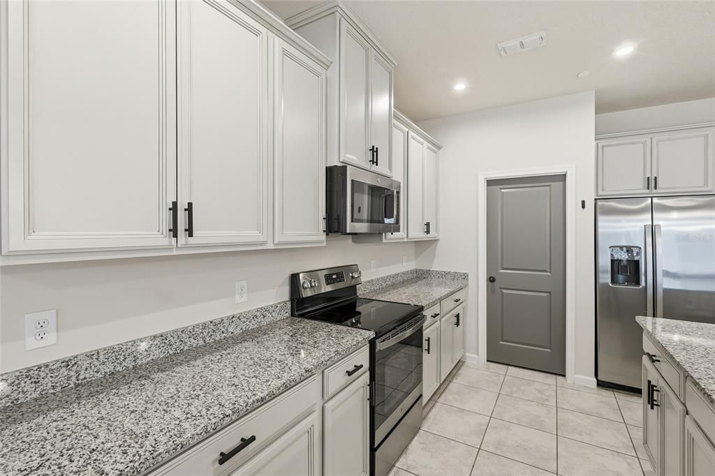 For Sale: $375,000 (3 beds, 2 baths, 1866 Square Feet)