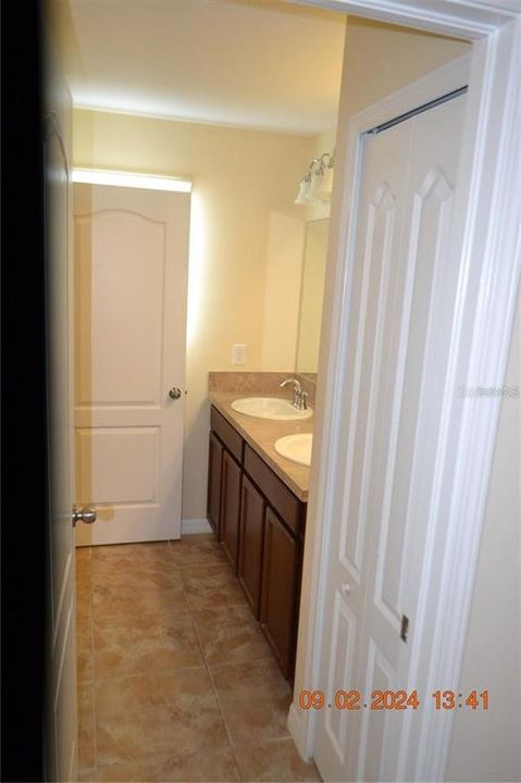 For Rent: $2,995 (5 beds, 3 baths, 3542 Square Feet)