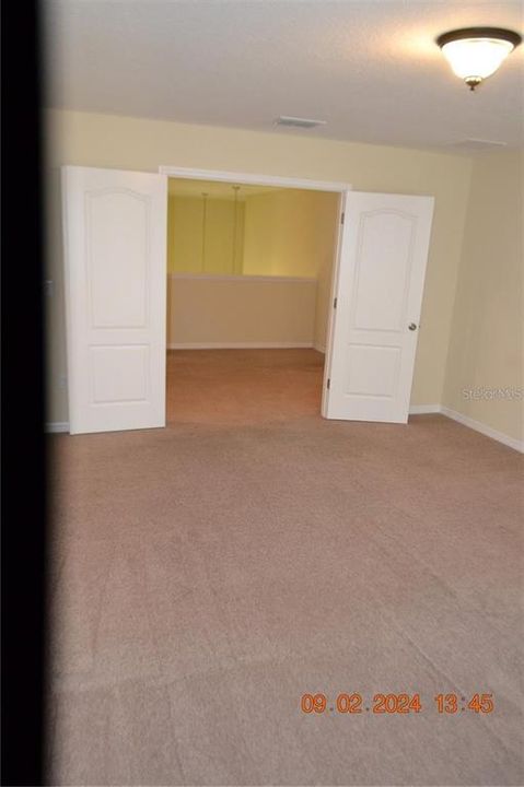 For Rent: $2,995 (5 beds, 3 baths, 3542 Square Feet)