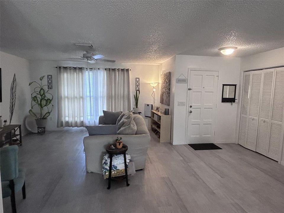 En Venta: $290,000 (4 camas, 2 baños, 1744 Pies cuadrados)