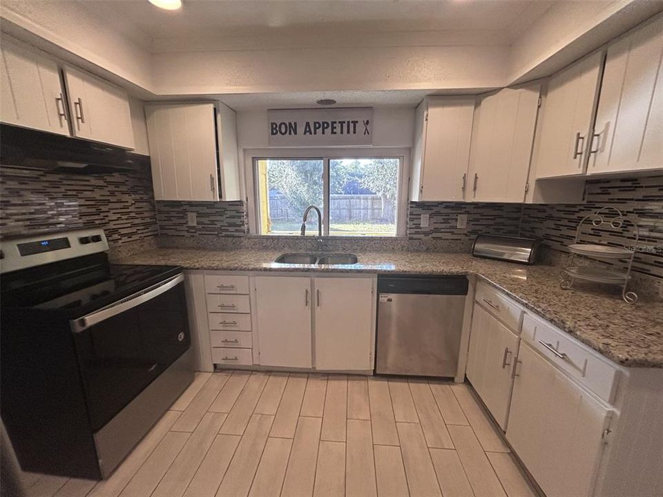 En Venta: $290,000 (4 camas, 2 baños, 1744 Pies cuadrados)