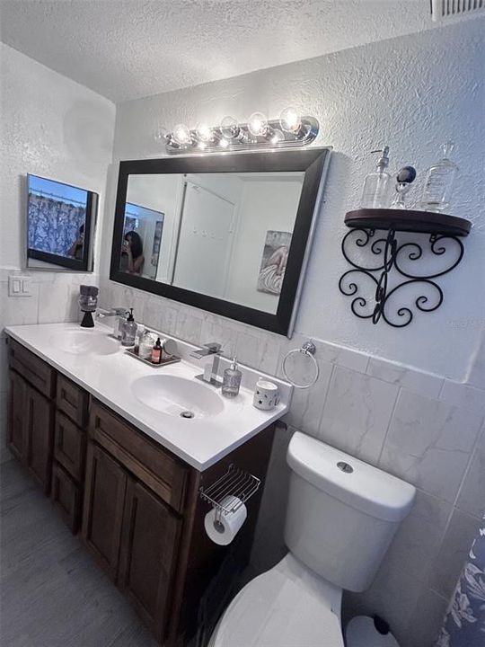 En Venta: $290,000 (4 camas, 2 baños, 1744 Pies cuadrados)