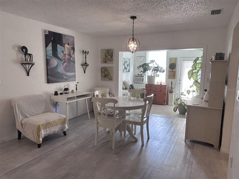 En Venta: $290,000 (4 camas, 2 baños, 1744 Pies cuadrados)