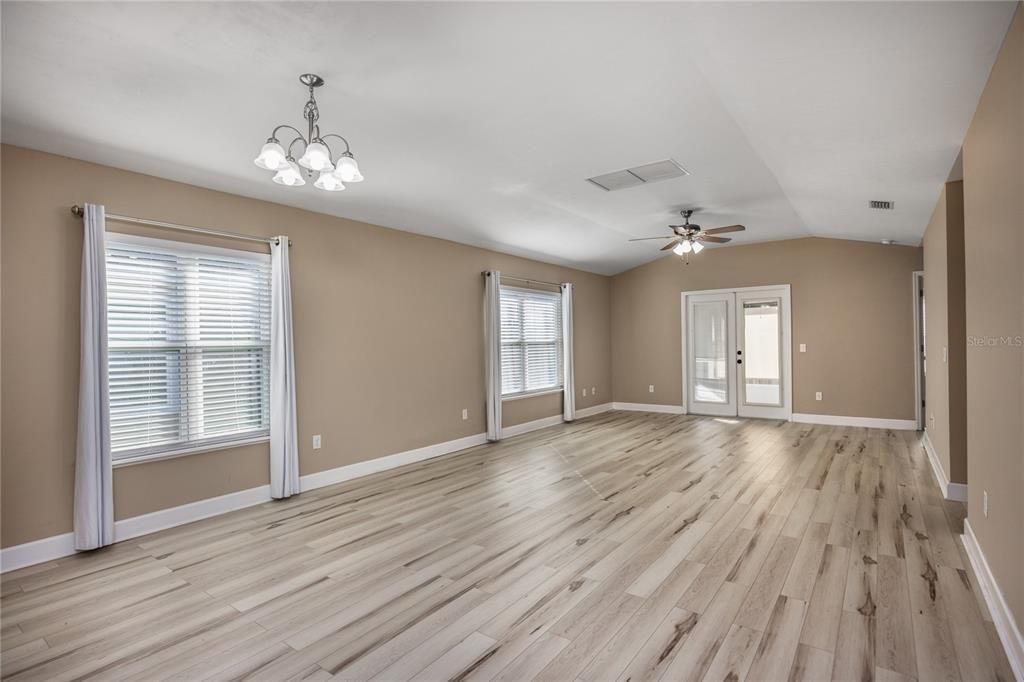 待售: $275,000 (3 贝兹, 2 浴室, 1314 平方英尺)