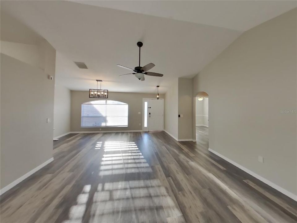 В аренду: $1,839 (3 спален, 2 ванн, 1564 Квадратных фут)