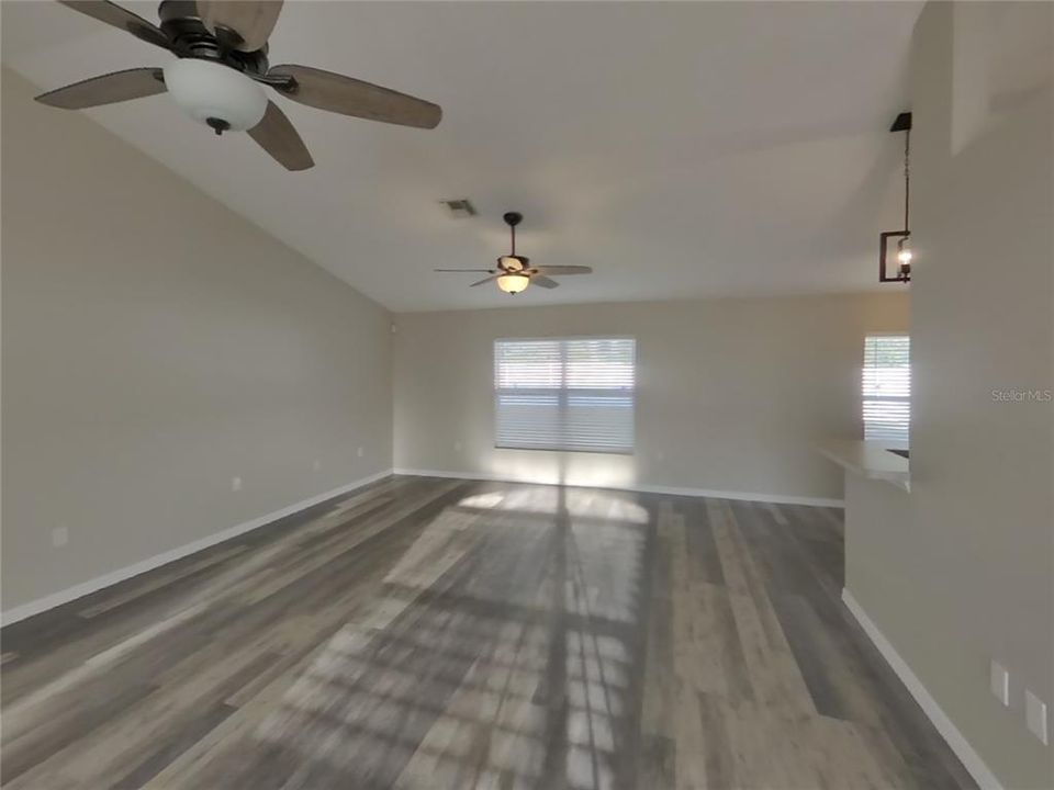 В аренду: $1,839 (3 спален, 2 ванн, 1564 Квадратных фут)