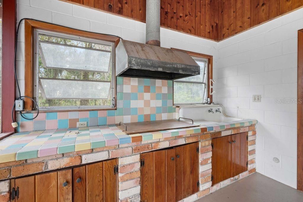 待售: $375,000 (2 贝兹, 1 浴室, 959 平方英尺)