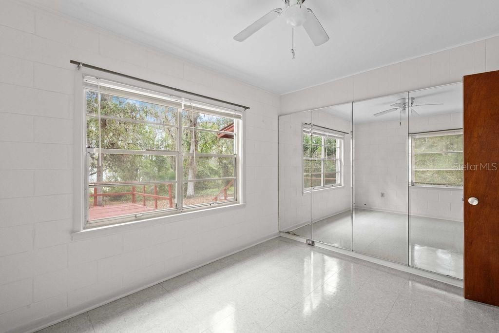 待售: $375,000 (2 贝兹, 1 浴室, 959 平方英尺)