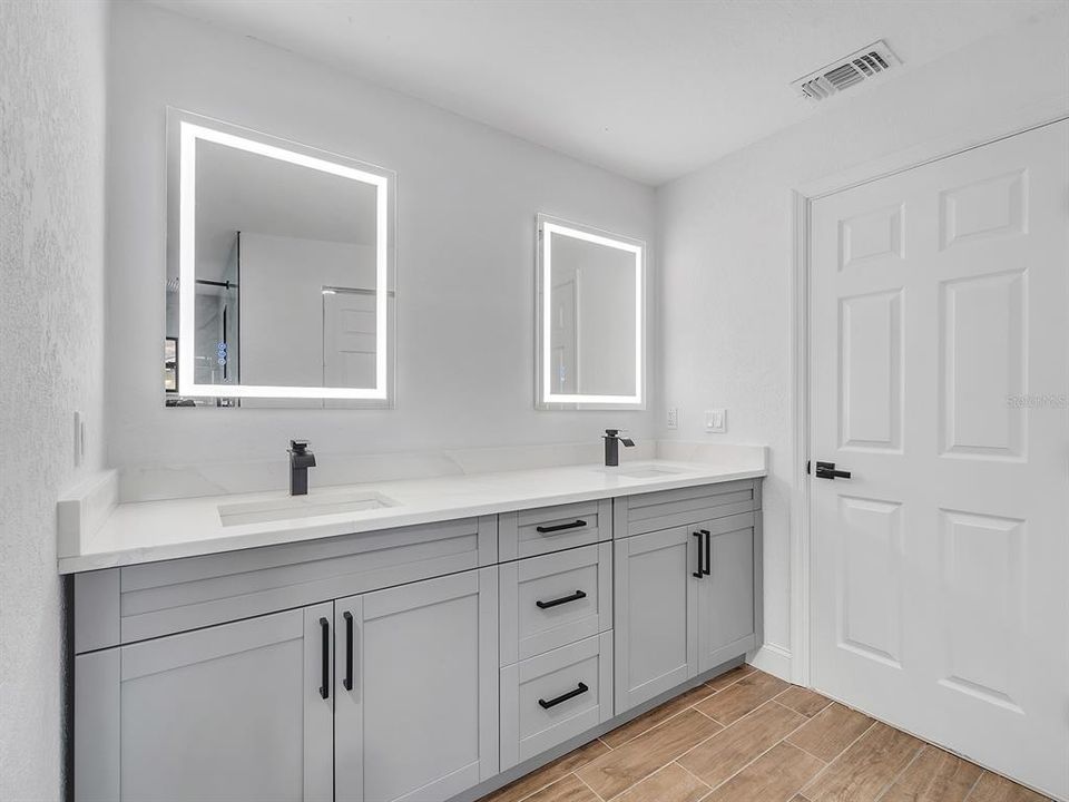 合同活跃: $535,000 (4 贝兹, 2 浴室, 2171 平方英尺)