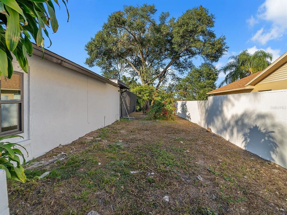 合同活跃: $535,000 (4 贝兹, 2 浴室, 2171 平方英尺)