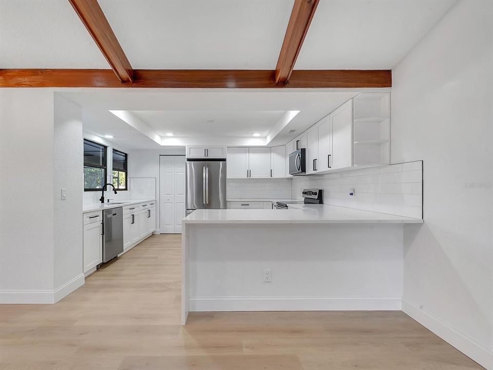 合同活跃: $535,000 (4 贝兹, 2 浴室, 2171 平方英尺)