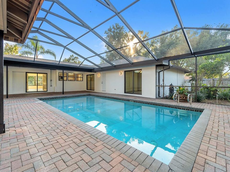 合同活跃: $535,000 (4 贝兹, 2 浴室, 2171 平方英尺)