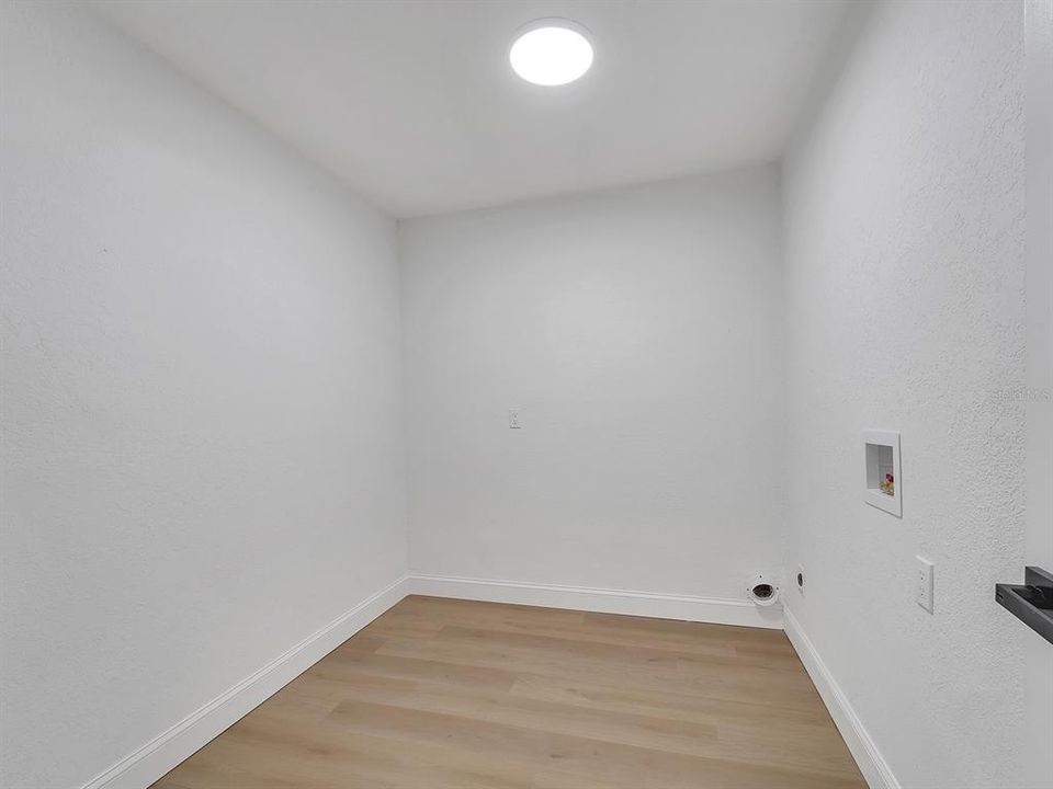 合同活跃: $535,000 (4 贝兹, 2 浴室, 2171 平方英尺)