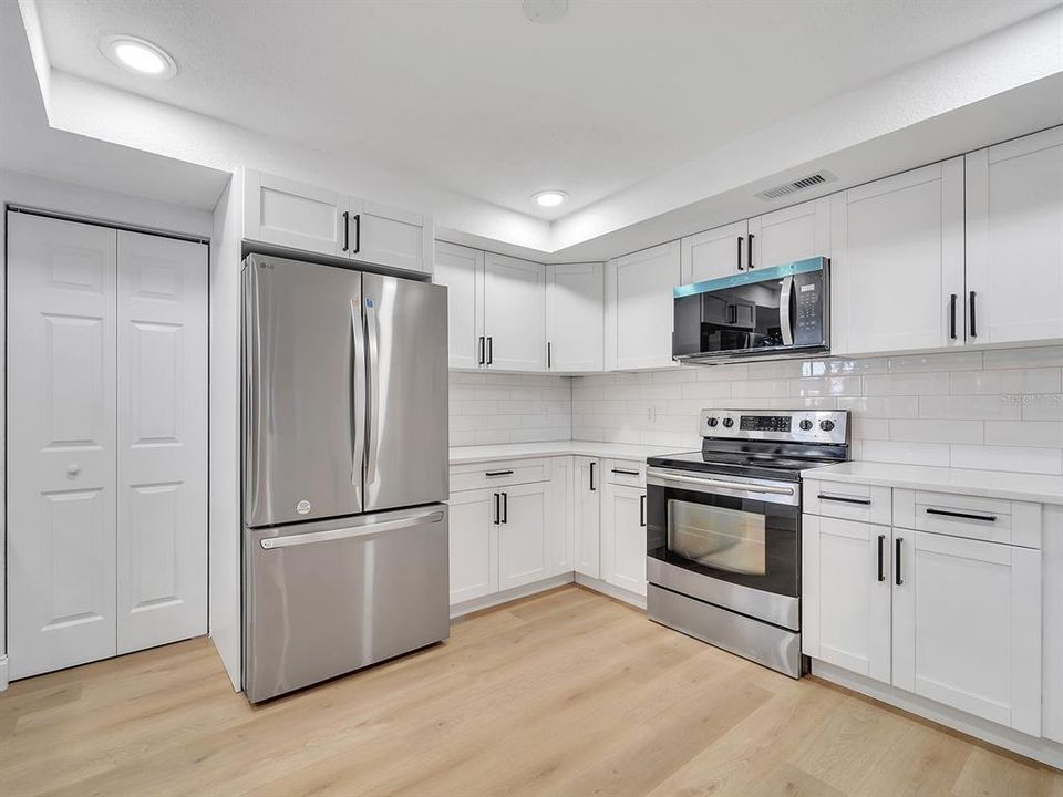 合同活跃: $535,000 (4 贝兹, 2 浴室, 2171 平方英尺)