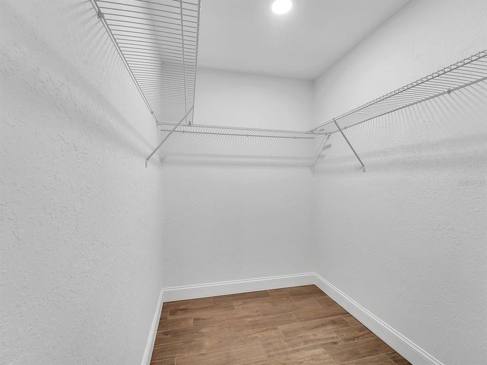 合同活跃: $535,000 (4 贝兹, 2 浴室, 2171 平方英尺)