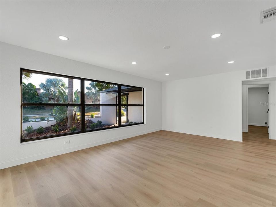 合同活跃: $535,000 (4 贝兹, 2 浴室, 2171 平方英尺)