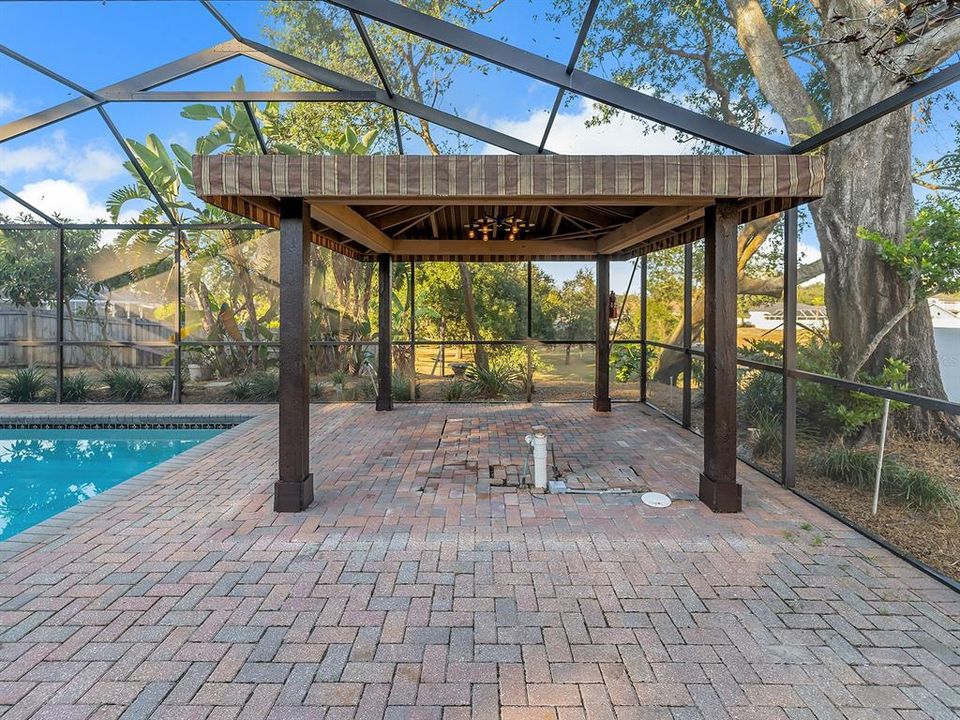 合同活跃: $535,000 (4 贝兹, 2 浴室, 2171 平方英尺)