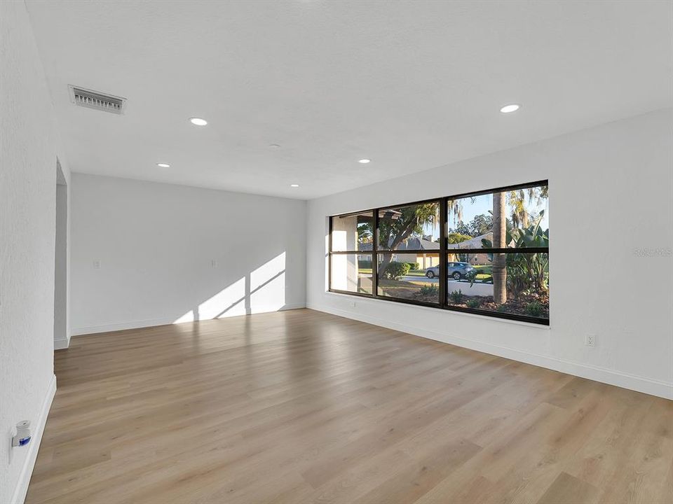 合同活跃: $535,000 (4 贝兹, 2 浴室, 2171 平方英尺)