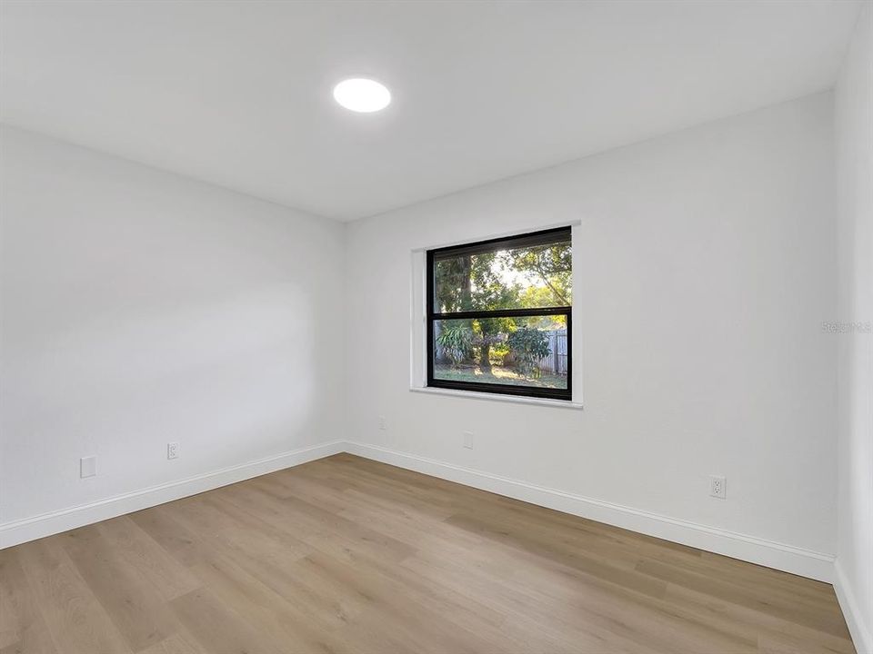 合同活跃: $535,000 (4 贝兹, 2 浴室, 2171 平方英尺)