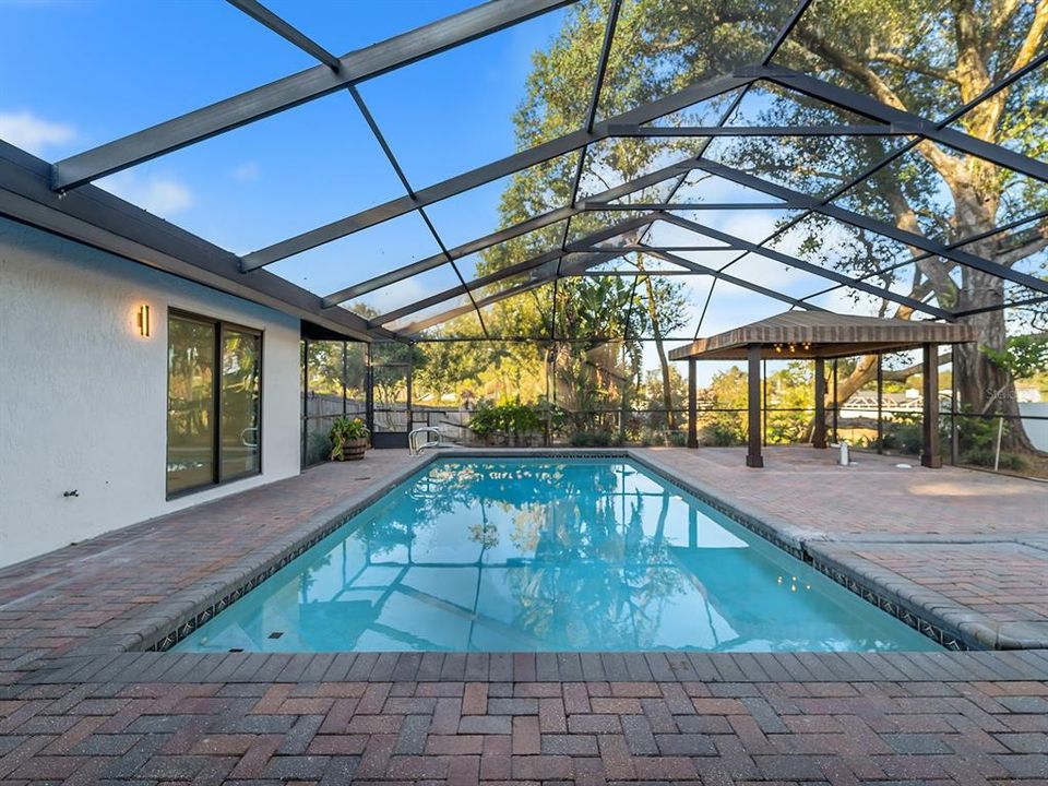 合同活跃: $535,000 (4 贝兹, 2 浴室, 2171 平方英尺)