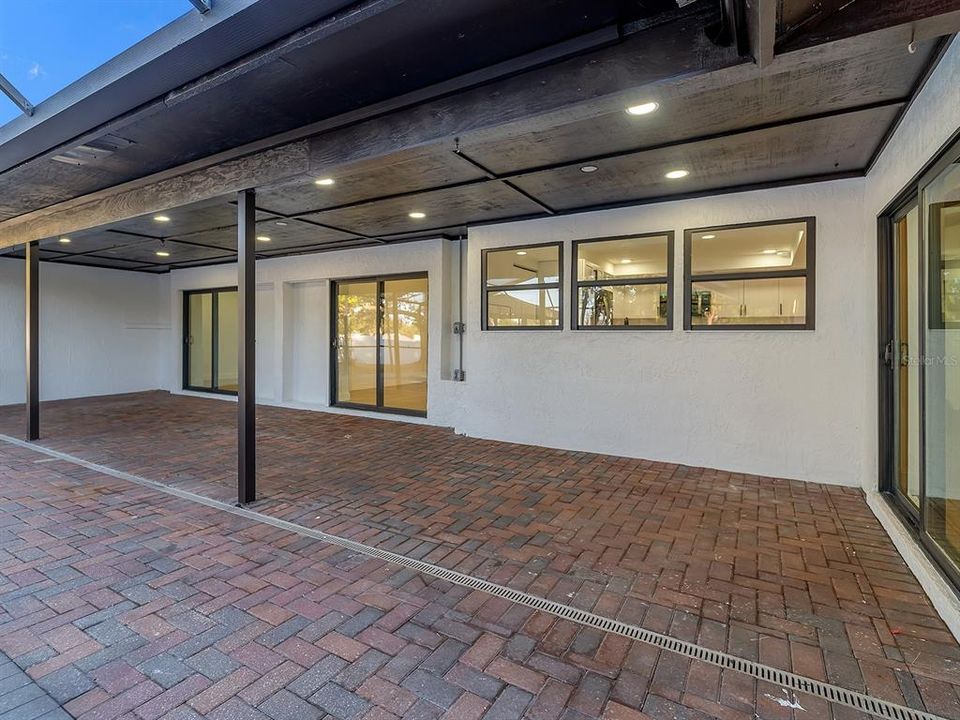 合同活跃: $535,000 (4 贝兹, 2 浴室, 2171 平方英尺)