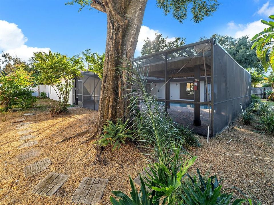 合同活跃: $535,000 (4 贝兹, 2 浴室, 2171 平方英尺)