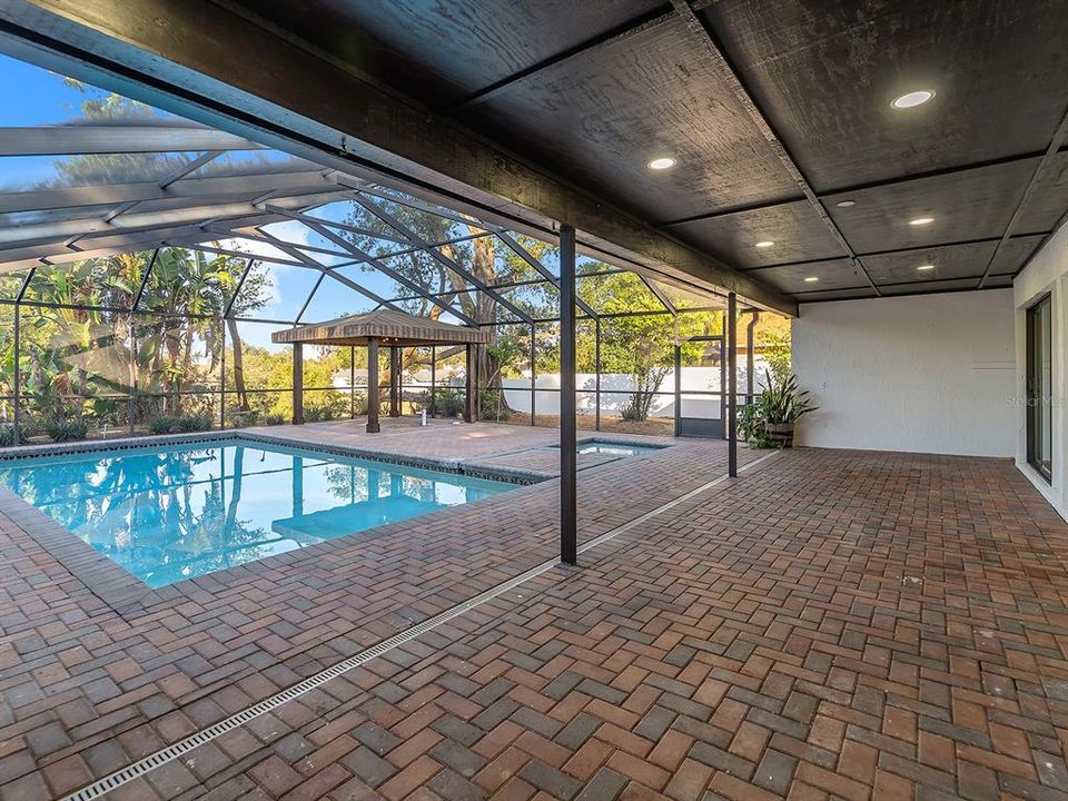 合同活跃: $535,000 (4 贝兹, 2 浴室, 2171 平方英尺)