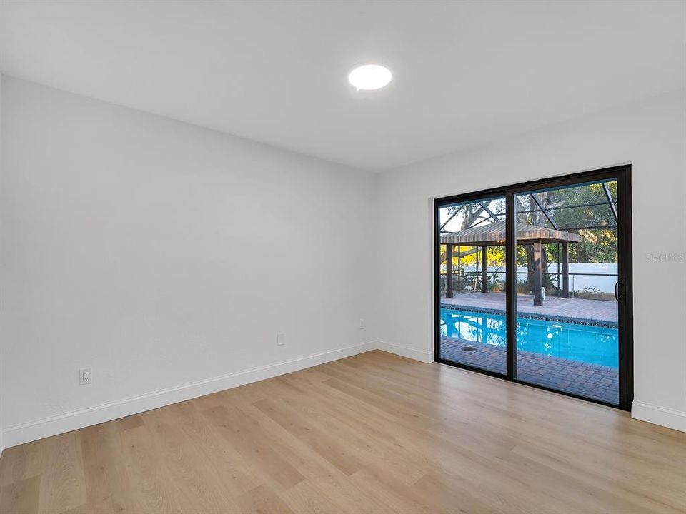 合同活跃: $535,000 (4 贝兹, 2 浴室, 2171 平方英尺)