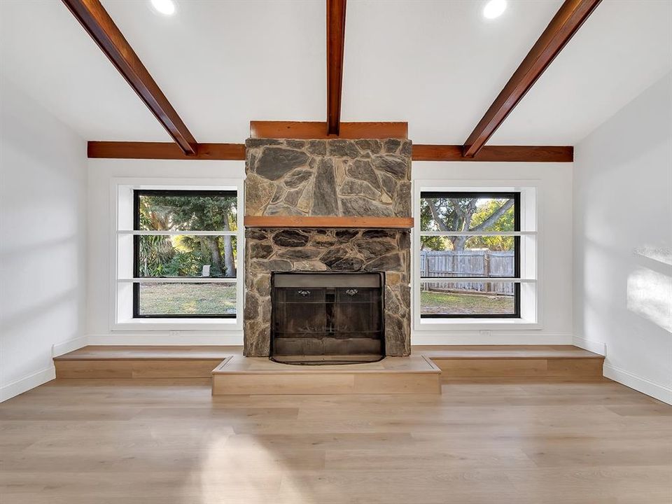 合同活跃: $535,000 (4 贝兹, 2 浴室, 2171 平方英尺)