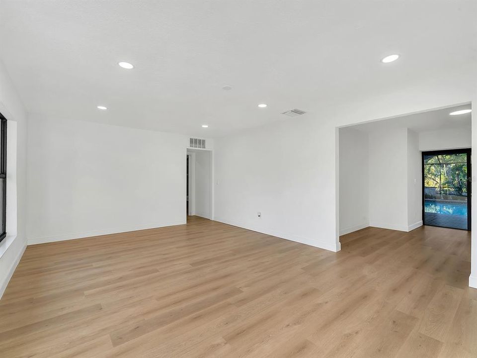 合同活跃: $535,000 (4 贝兹, 2 浴室, 2171 平方英尺)